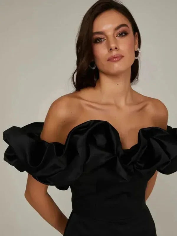 Off-shoulder fitted mini dress with ruffles, made of soft and breathable fabric. Features a flattering design that…