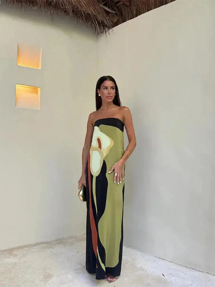 Strapless maxi dress in abstract design, soft and stretchy fabric, perfect for summer outings or a casual day out.