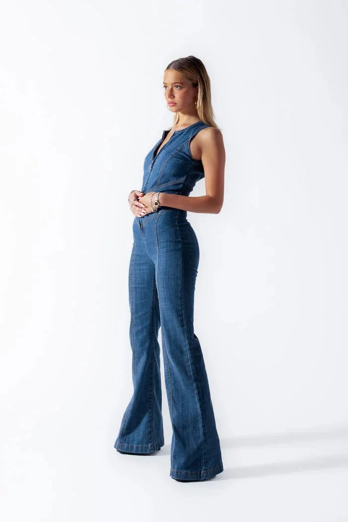 "Sleeveless blue jumpsuit with fitted bodice and flared legs, made of high-quality fabric, perfect for casual and formal…